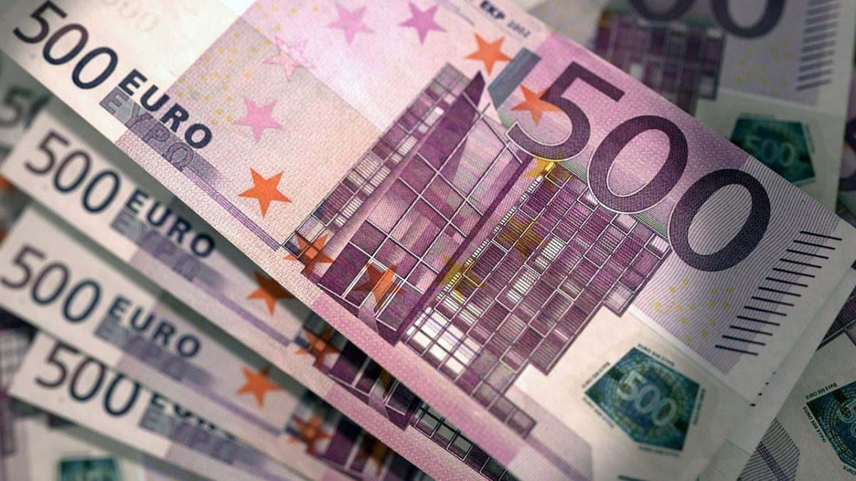 UE trimite Ucrainei încă 1,4 miliarde de euro din dobânzile generate de activele rusești înghețate